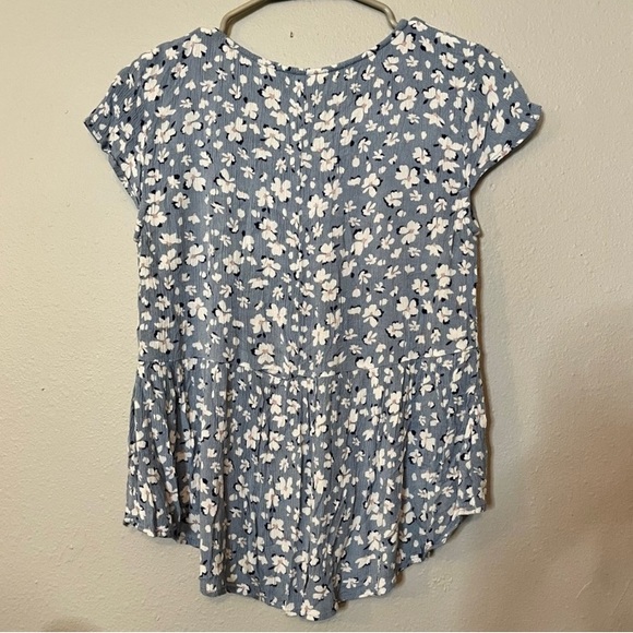 SOLD! NEW! Sim & Sam Dusty Blue Floral V-Neck Capped Sleeve Peplum Top M - Picture 14 of 15